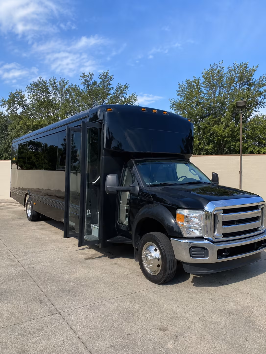 lenexa 20 passenger party bus